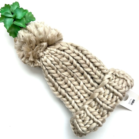 Urban Outfitters Wyeth Selina chunky knit pom beanie Taupe NWT - Picture 4 of 7